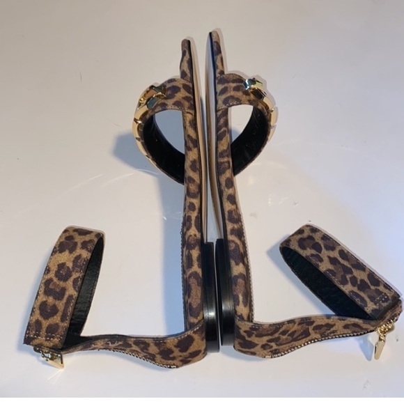 Good American sandals leopard ankle strap oversized chain 5.5 NEW
Brand new - Picture 5 of 8